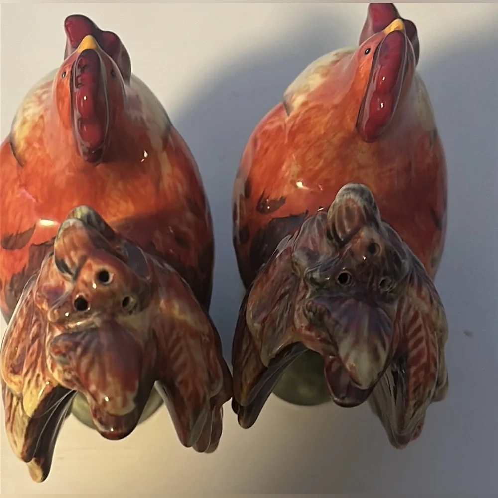 CIC Rooster Salt and pepper shakers